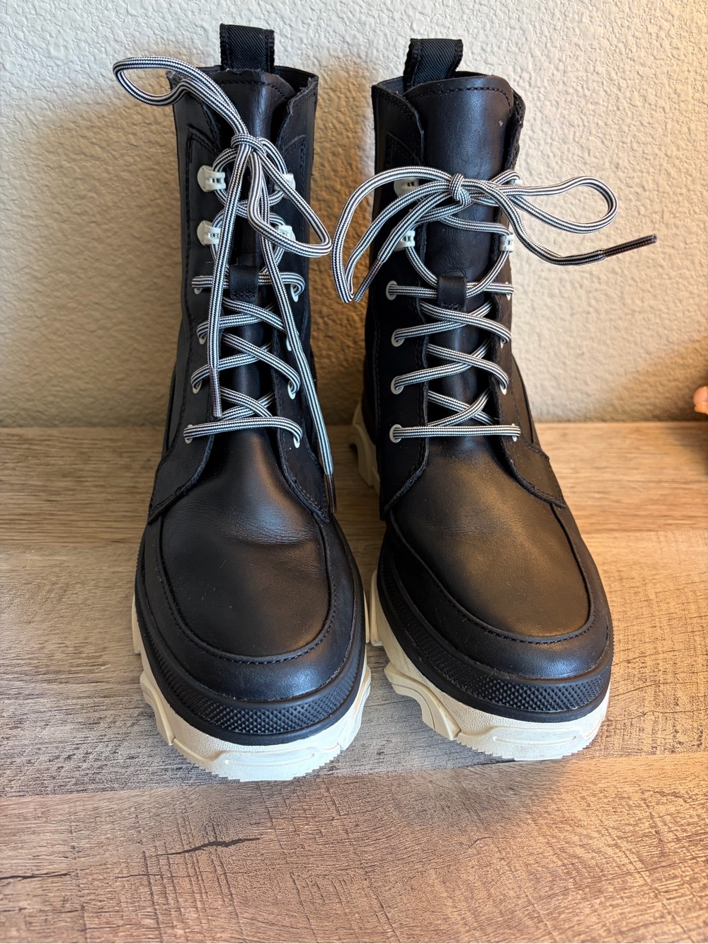 Sorel Women’s Black Leather Lace-Up Boots with White Sole - Picture 2 of 6